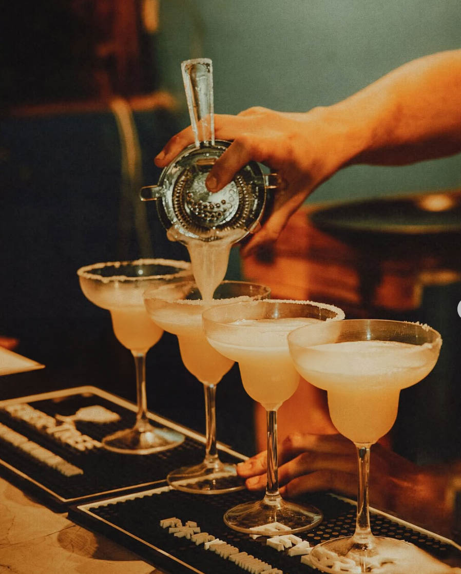 All-inclusive mobile bar service